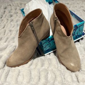 Seychelles Deception Suede Sand bootie